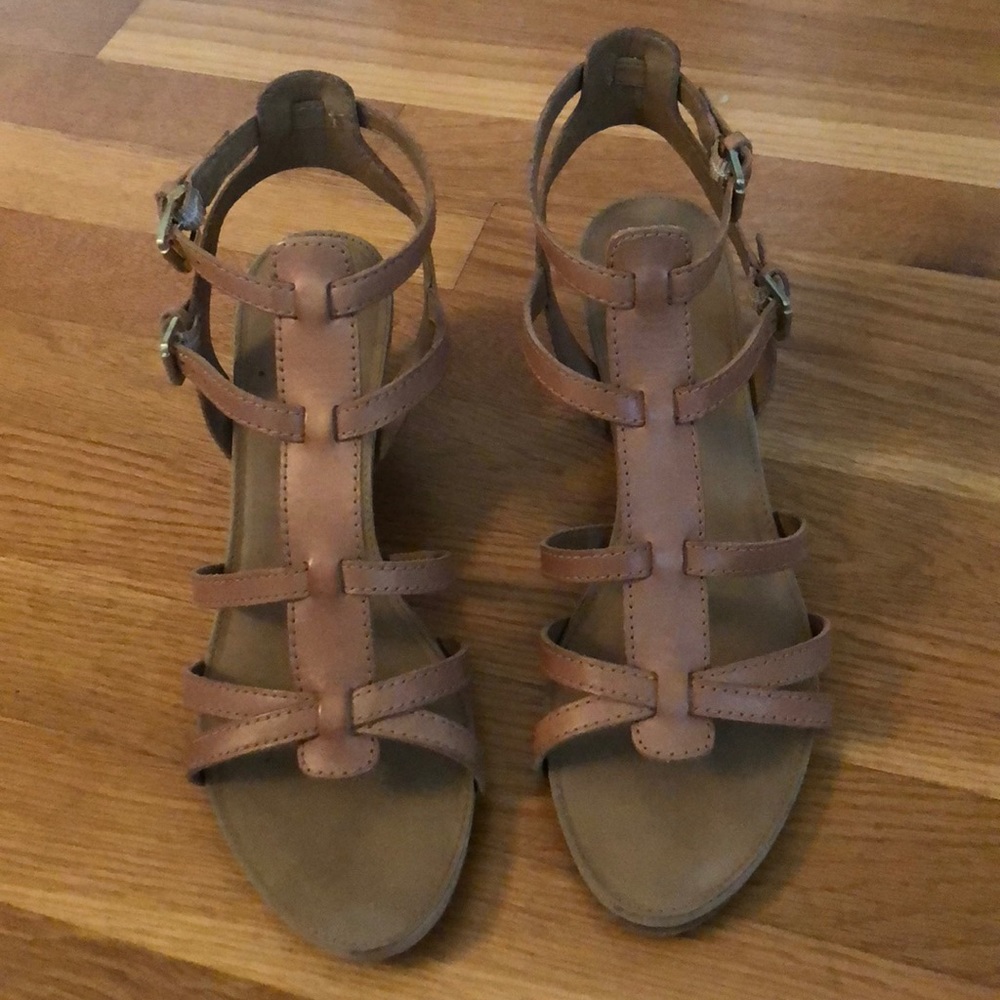 Tan wedges